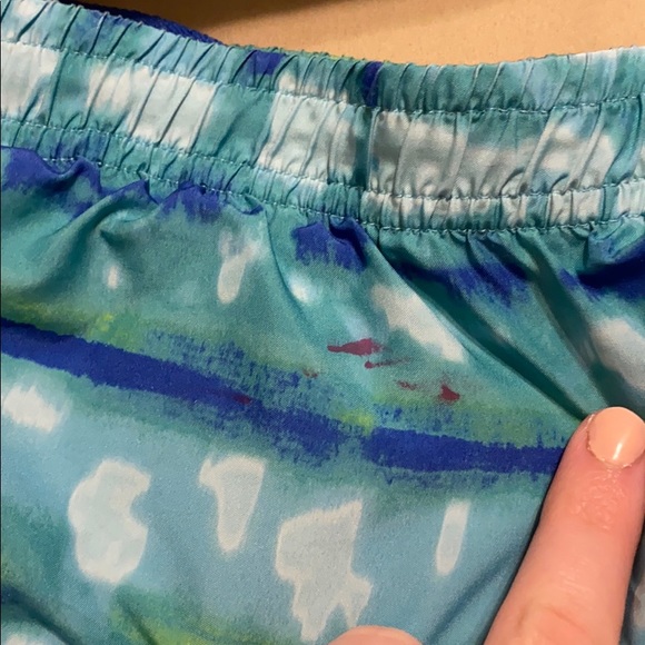 Women’s multi color under armour shorts - Picture 4 of 5